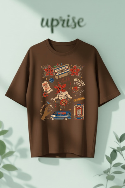 Vordevia Μπλουζάκι Stranger Things με στάμπα κολάζ από βαμβάκι σε μεγάλο μέγεθος