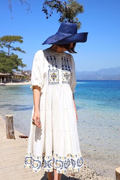 Lavanta Tekstil Λευκό φόρεμα με κουμπιά, λαιμόκοψη ποδηλάτου, μανίκια με βολά...