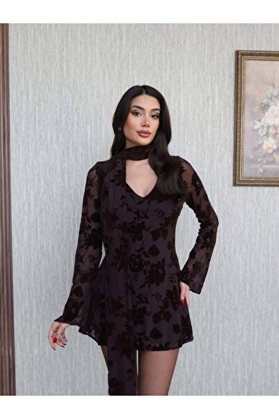 Glysso Kahverengi Kabartmalı Mini Elbise Fular Yaka – Uzun Kollu Şık Gece & D...