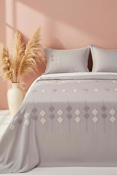 Rivaİstanbul Σετ κεντητό κάλυμμα κρεβατιού σε ανοιχτό γκρι χρώμα με σχέδιο Ze...