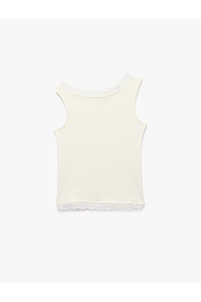 Koton Μπλούζα με δαντέλα σε στενή γραμμή, αμάνικη, με λαιμόκοψη καγιάκ