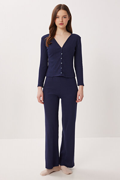 Lovelyİstanbul Σετ πιτζάμες με κουμπιά και ριμπ ύφανση, πλεκτή ζακέτα LRN0016...