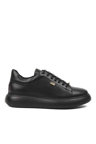 Celal Gültekin Kadın Siyah Bağcıklı Kalın Tabanlı Deri Sneaker