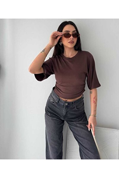 Noa&Noa Noa Noa Γυναικείο μπλουζάκι με λεπτομέρεια με κορδόνι στο πλάι και μι...