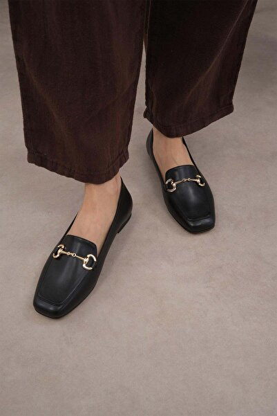 Mio Gusto Γυναικείες μπαλαρίνες Kayra σε μαύρο χρώμα με μεταλλική αγκράφα