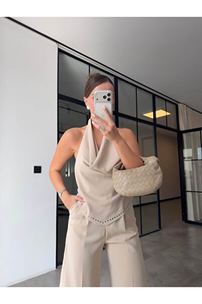 BB Bensu Buyruk Μπλούζα με ανοιχτή πλάτη και σταγόνες στο σχέδιο