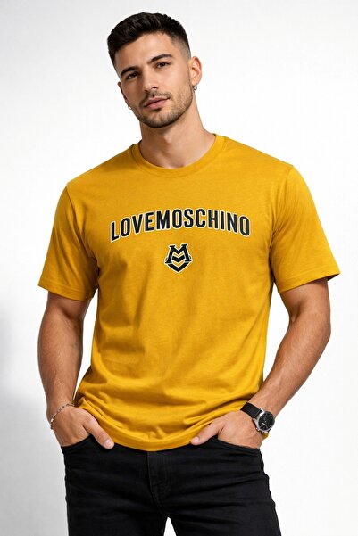 Love Moschino 100% قطن، قميص ضيق القصة بتصميم INSTITUTIONAL - تي شيرت مطبوع