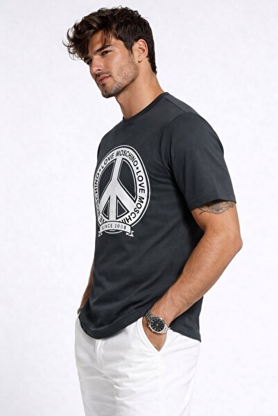 Love Moschino تي شيرت مطبوع عليه Peace Eart Love مصنوع من القطن بنسبة 100%