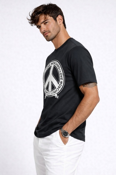 Love Moschino تي شيرت مطبوع عليه Peace Eart Love مصنوع من القطن بنسبة 100%