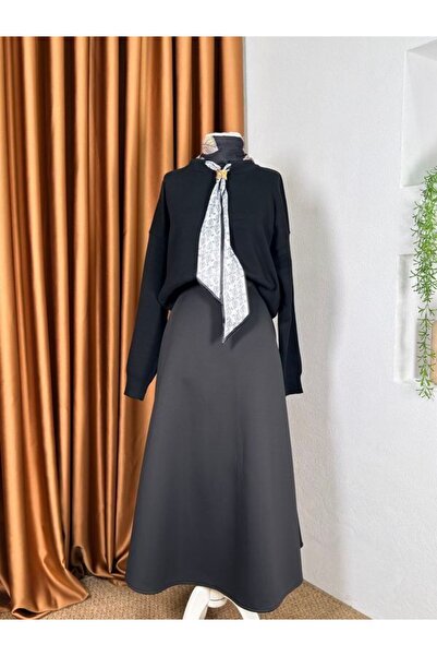 Yeka Fularli Sweater