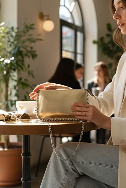 Classbag Дамска златна чанта за през рамо с верижна дръжка и детайли от мъниста