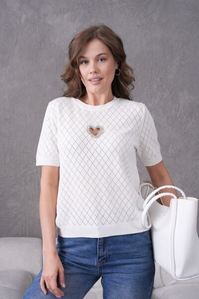 Noi Belis Πλεκτή μπλούζα με λεπτομέρεια από πέτρα με λαιμόκοψη ποδηλάτου SS26...