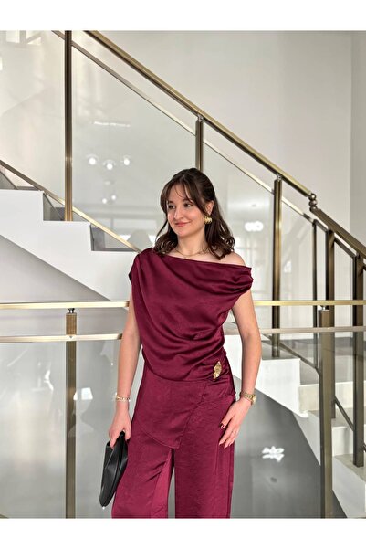 Sude Kızanlıklı Buckle Detail Asymmetrical Satin Set