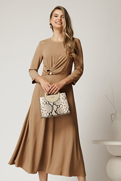 DyFashion Rochie midi bej din crep in clos cu fronseu si aplicatie metalica i...
