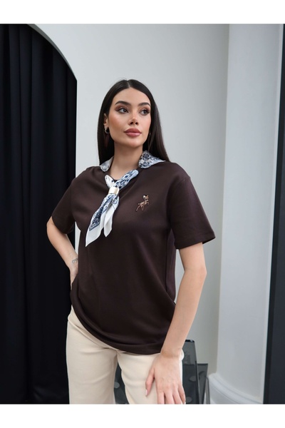 ESRAHELVACI Μπλουζάκι με λεπτομέρεια αξεσουάρ σε στυλ σάλι