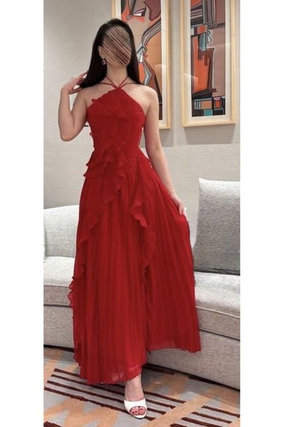 Mira Soft and Elegant Evening Dress in Luxurious Crinkled Chiffon with Pleats.