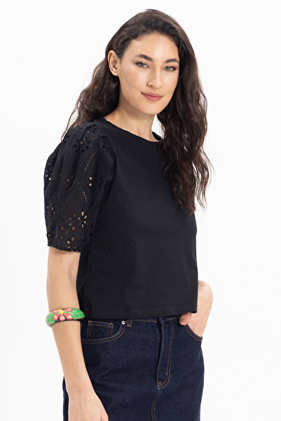 Tudors Γυναικεία μπλούζα με λεπτή εφαρμογή, 100% βαμβακερή, κοντομάνικη, με λ...