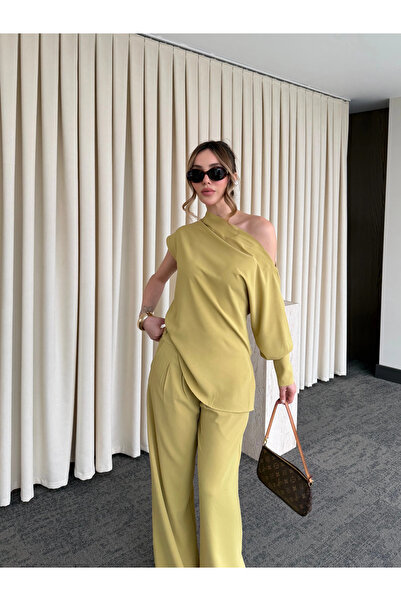 Laluvia Σετ Παντελόνι και Μπλούζα με Έναν Ώμο Oil Green - 8007