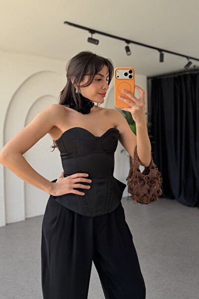 Gizem Ecemiş Misu Siyah Straplez Saten Büstiyer