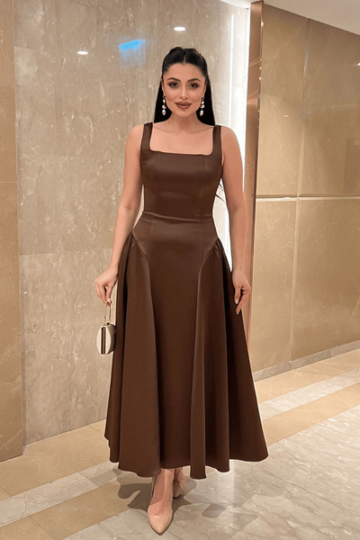 giyimmasalı Φόρεμα από σατέν ύφασμα με κορδόνι στη μέση - ΚΑΦΕ