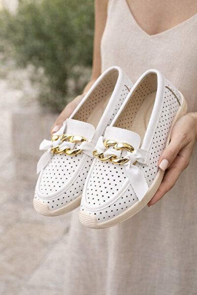 Craftique Λευκά δερμάτινα παπούτσια μπαλαρίνας με λεπτομέρεια αλυσίδας, άνετη...