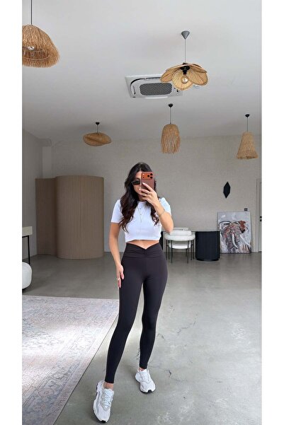 Buket Teke Μαύρο κολάν με λεπτομέρεια σούρας στη μέση και στενή γραμμή