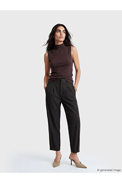 LC Waikiki YK PLUS Γυναικείο ριγέ παντελόνι από ύφασμα με πλισέ, σε χαλαρή γρ...