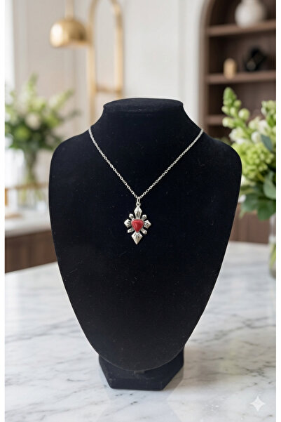 Vintage Takıhane Kırmızı Kalp Gotik Haç Kolye Sacred Heart Kolye