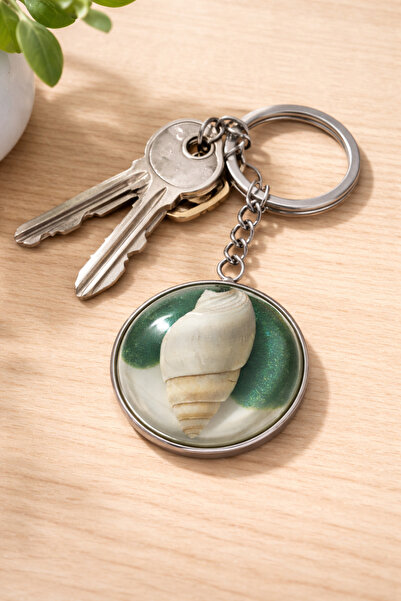 HER ŞEY NOTA www.herseynota.com Sea Shell Detailed Transparent Round Keychain...