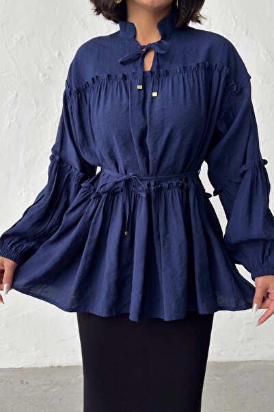 Lusin Γυναικεία μπλούζα σε μπλε ναυτικό χρώμα με γιακά, κορδόνια, ζώνη στη μέ...