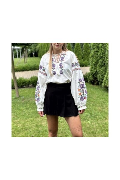 Lavanta Tekstil Βαμβακερή μπλούζα με κέντημα και φούντες στο λαιμό και στα μα...