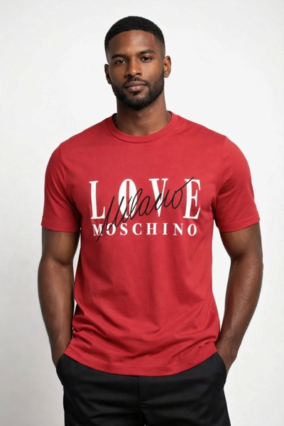 Love Moschino تي شيرت قطني بشعار ميلانو من SLIM FIT