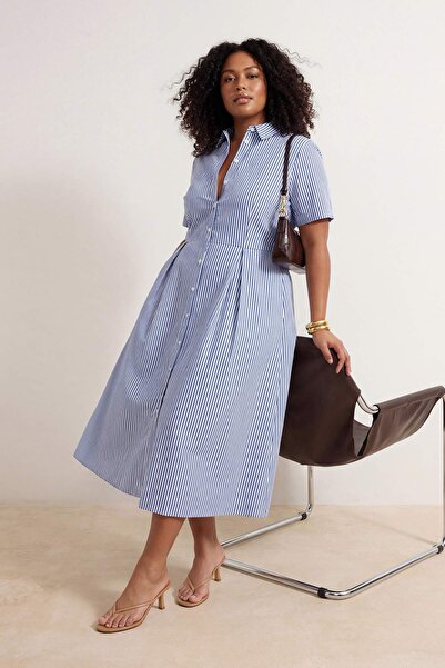 Trendyol Curve Blau gestreifter Rock mit halber Knopfleiste und Öffnung an de...