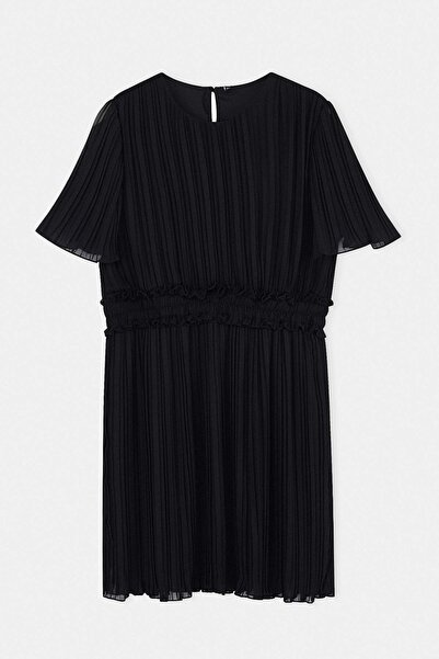 Trendyol Curve Μαύρο μίνι φόρεμα από υφαντό σιφόν με πλισέ επένδυση TBBSS26AH...