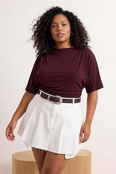 Trendyol Curve Καφέ εφαρμοστή πλεκτή μπλούζα με λαιμόκοψη καγιάκ και κοντό μα...