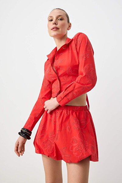 Trendyol Kollektion Roter bestickter Ballon-Shortsrock TWOSS26ET00173