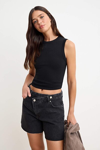 Συλλογή Trendyol Ανθρακί ασύμμετρο τζιν σορτς City Boy με λεπτομέρεια στη μέσ...