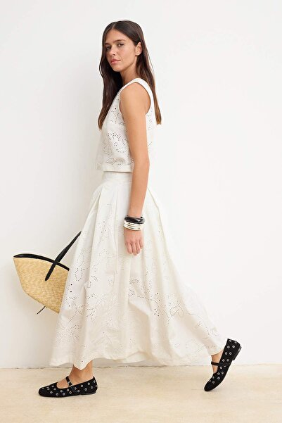 Trendyol Kollektion Weißer, detaillierter, plissierter, gefütterter Maxi-Lang...