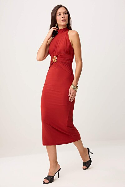 Συλλογή Trendyol Πλεκτό φόρεμα με λαιμόκοψη halter, αμάνικο, με λεπτομέρεια α...