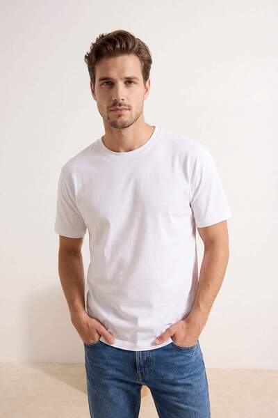 Trendyol Kollektion Weißes Oversize/Pike Basic T-Shirt mit weitem Schnitt TMN...