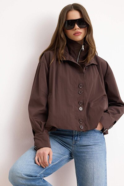 Συλλογή Trendyol Καφέ παλτό με όρθιο γιακά σε oversized γραμμή TWOSS26MO00004