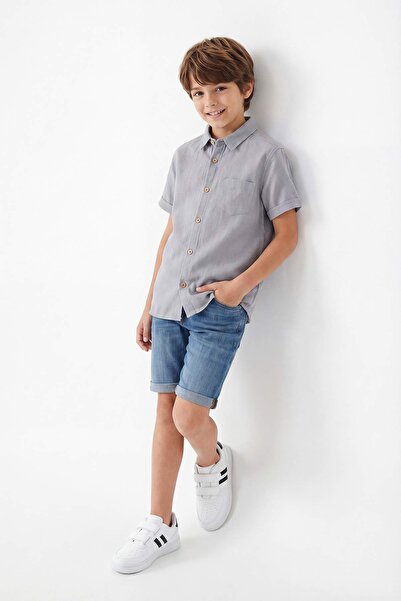 TRENDYOLKIDS TKDSS25GO00006 Modell Graues kurzes Hemd
