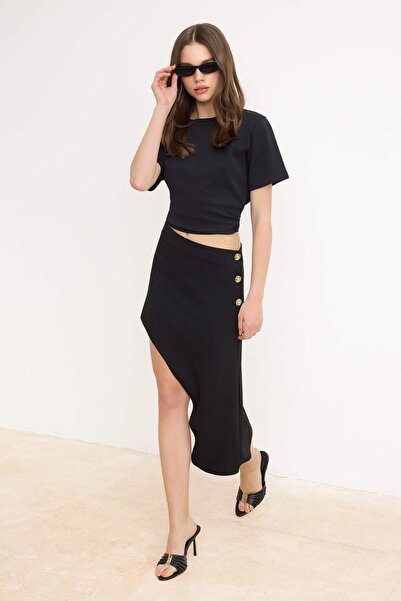 Συλλογή Trendyol Μαύρο στυλό με ασύμμετρα κουμπιά και κανονική μέση, μίνι πλε...