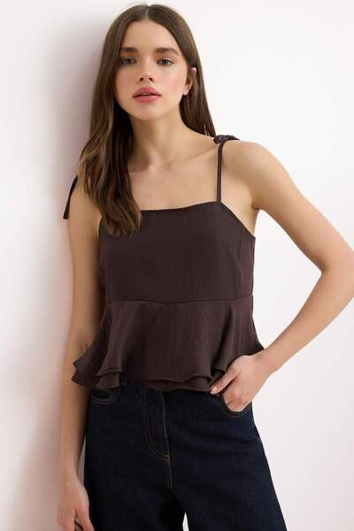 Συλλογή Trendyol Καφέ υφαντή μπλούζα με λεπτομέρεια δεσίματος με λουράκια και...