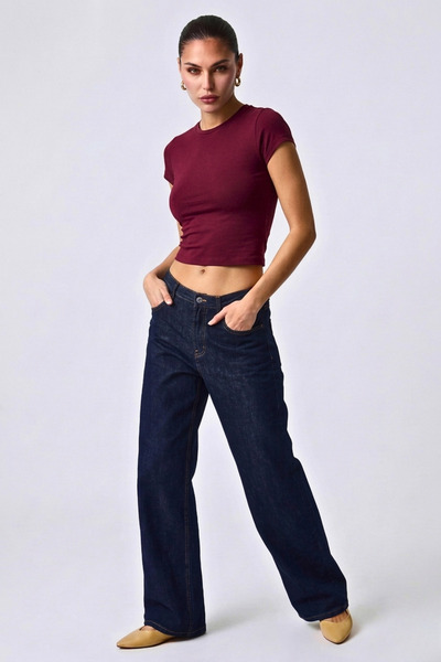 GUARAZ Women's Stretchy Fabric Body-Fitting Burgundy Slim Fit Crew Neck Basic T-Shirt