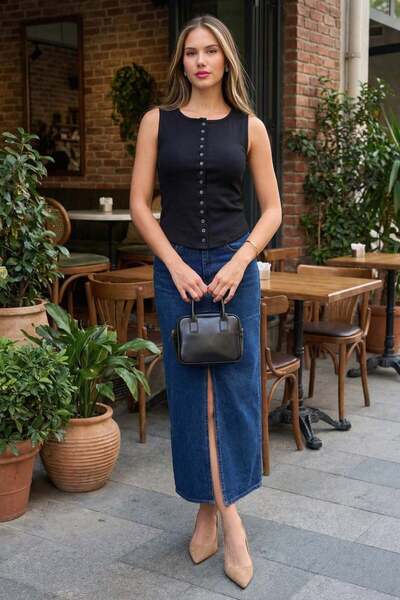 Madmext Μαύρη γυναικεία μπλούζα με κουμπιά και λαιμόκοψη ποδηλάτου MG2638