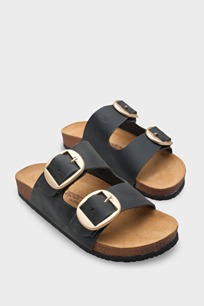 Capone Outfitters Δερμάτινες παντόφλες Cathie με δύο μεγάλες αγκράφες και ανα...