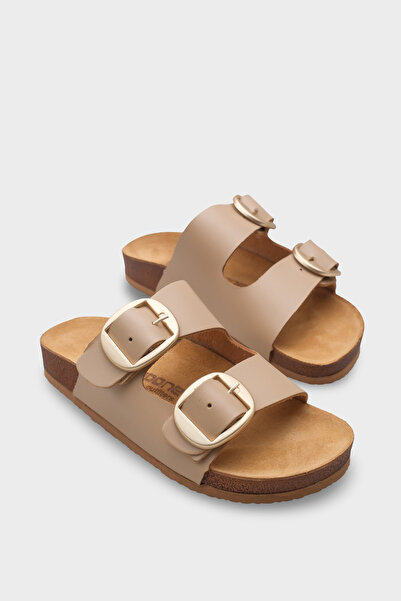 Capone Outfitters Δερμάτινες παντόφλες Cathie με δύο μεγάλες αγκράφες και ανα...