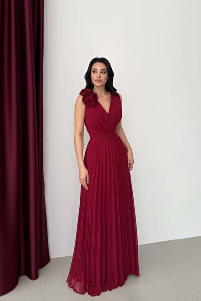 Serica Moda Βραδινό φόρεμα από σιφόν μπορντό με λαιμόκοψη V και λεπτομέρεια λ...