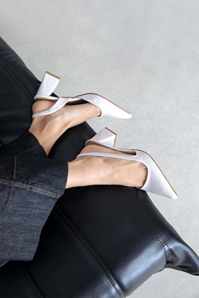 STRASWANS Luan γυναικεία λουστρίνια παπούτσια με τακούνι μπεζ